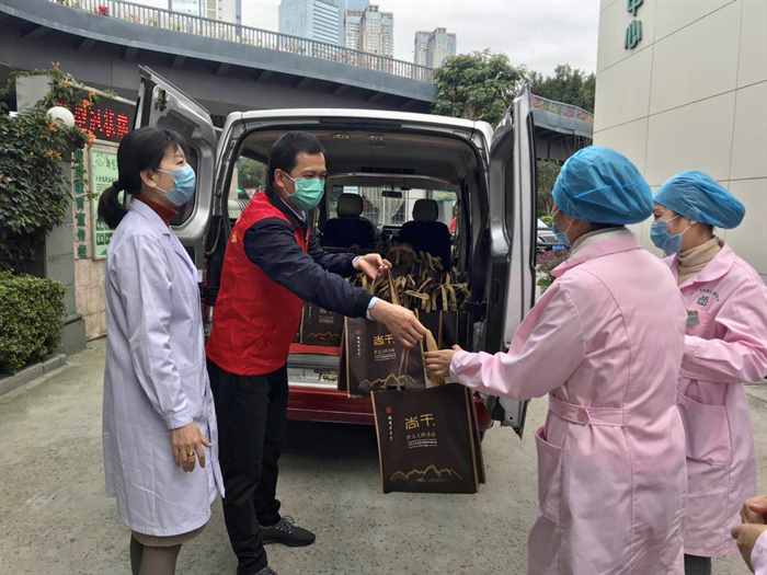 喜報(bào)：福州尚干餐飲公司榮獲第六屆“誠信先進(jìn)單位”、公司董事長鄭炳春榮獲“誠信工作先進(jìn)個(gè)人”