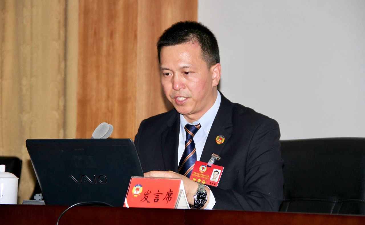 誠信經(jīng)商 創(chuàng)新發(fā)展——記臺江區(qū)政協(xié)委員鄭炳春